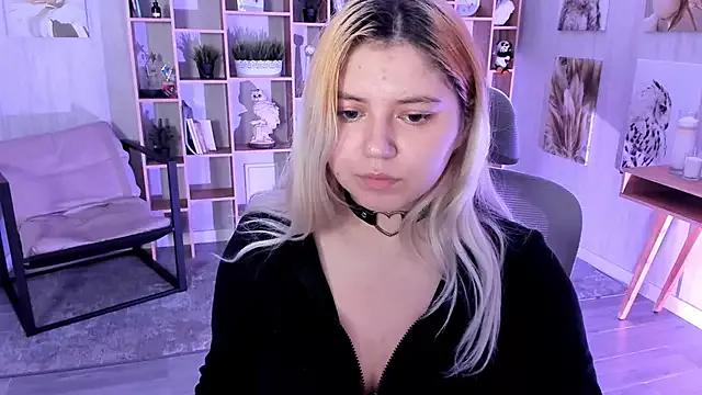 DiaAngell from StripChat is Freechat