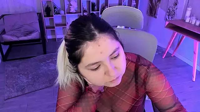 DiaAngell from StripChat is Freechat