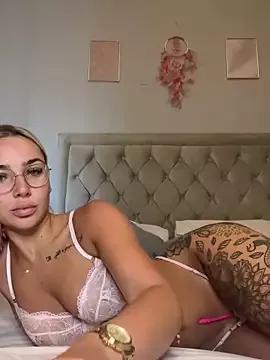 diamondgalxo from StripChat is Freechat