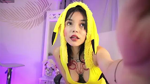 dianebleu from StripChat is Freechat