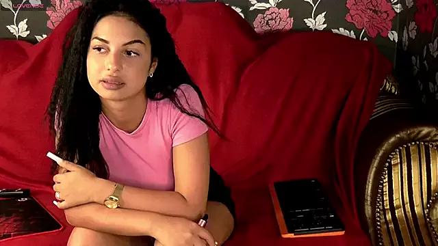 DivaDeVill from StripChat is Freechat