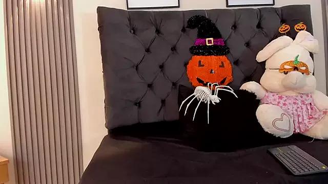 Dulce_Maay from StripChat is Freechat