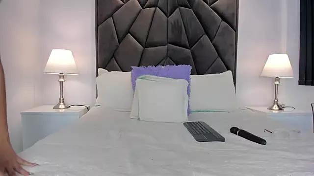 Eimy_chloe from StripChat is Freechat