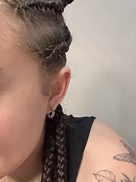 ellie_ssexy from StripChat is Freechat