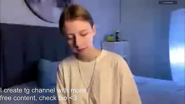 EllieDream from StripChat is Freechat