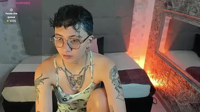 emahills__axelrose from StripChat is Freechat