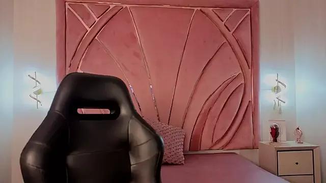 Emilia_Bons from StripChat is Freechat