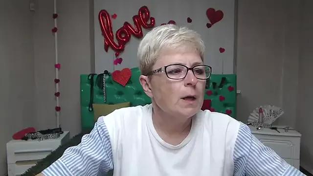 EmiliaGree from StripChat is Freechat