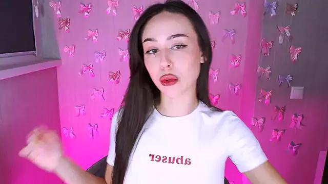 EmiliEliott from StripChat is Freechat