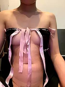 Emily-y from StripChat is Freechat