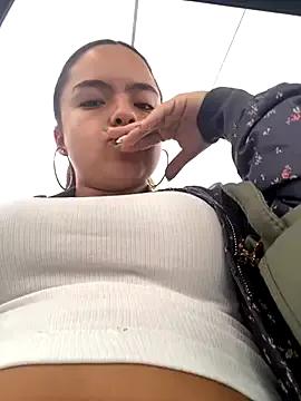 EmilyHarperr from StripChat is Freechat