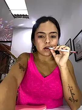 EmilyHarperr from StripChat is Freechat