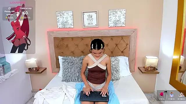 EmilyJonns from StripChat is Freechat