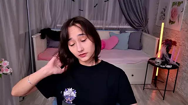 EmilySwonn from StripChat is Freechat