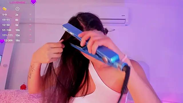EmilyVahos from StripChat is Freechat