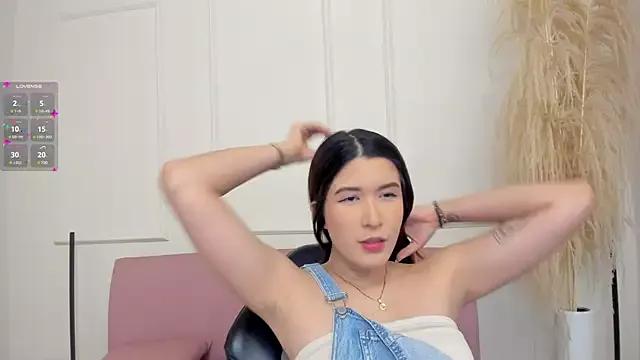 emilyycute_ from StripChat is Freechat
