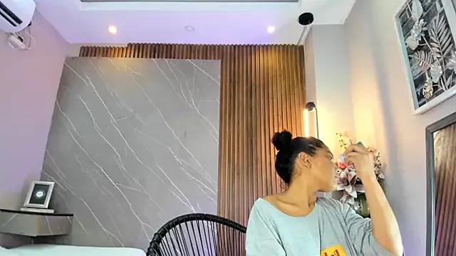 emma__rose1 from StripChat is Freechat
