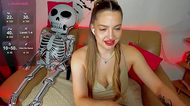 Emma__Ross from StripChat is Freechat