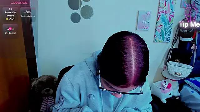 Emma_boo from StripChat is Freechat