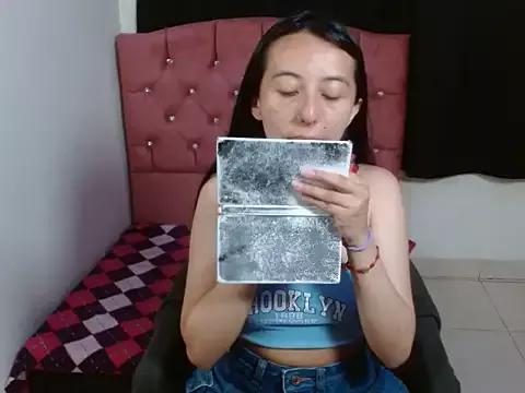 Emma_Thompson2 from StripChat is Freechat