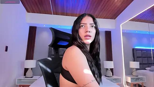 EmmaSmitth from StripChat is Freechat