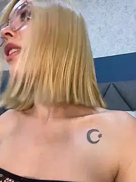 EmmaSydney from StripChat is Freechat