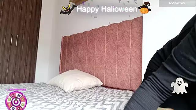 Emmy_petit from StripChat is Freechat