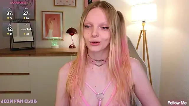 evangel1ne from StripChat is Freechat