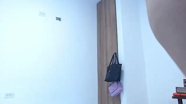 Evelin_jonas from StripChat is Freechat