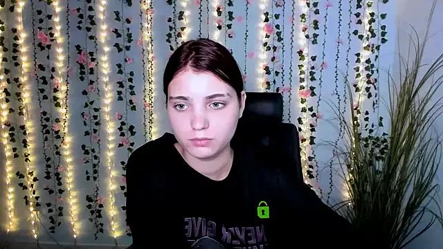 evelyn_muse from StripChat is Freechat