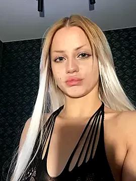 FavoriteKira from StripChat is Freechat
