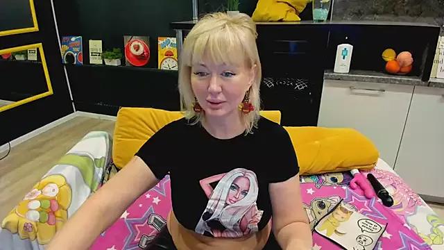 FlirtyMary from StripChat is Freechat