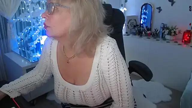 Ghertrude52 from StripChat is Freechat