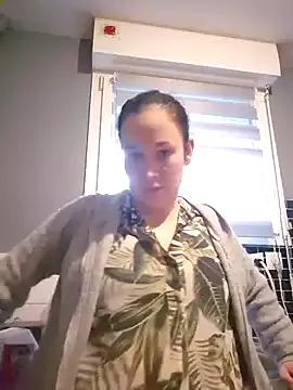 Girlysensuelle from StripChat is Freechat