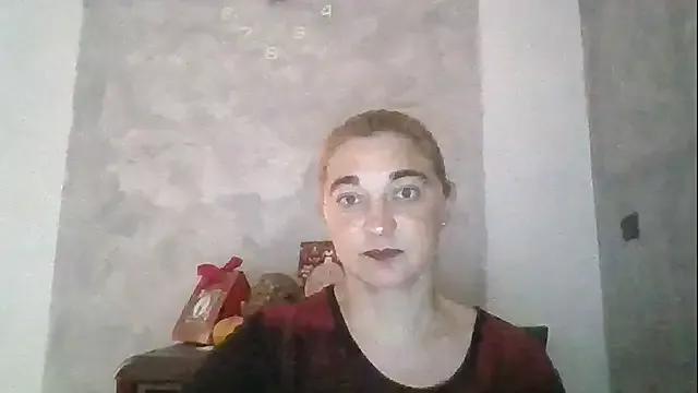 GoldenAngelMilf from StripChat is Freechat