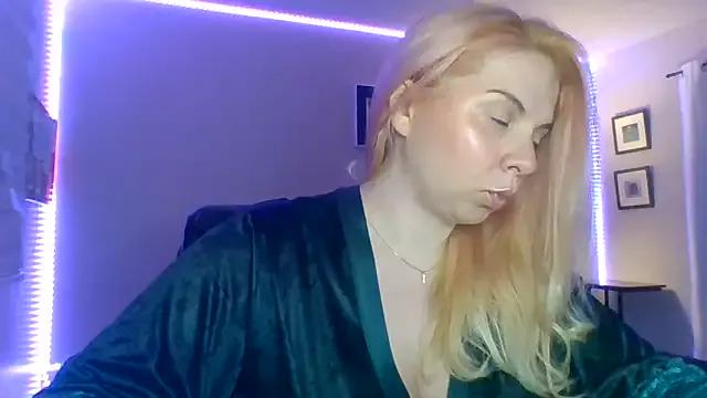 HappyIva from StripChat is Freechat