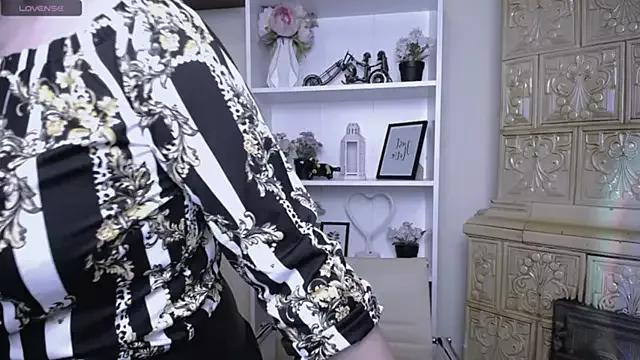 HelenFl from StripChat is Freechat