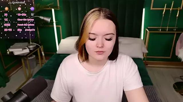 HeyMary from StripChat is Freechat