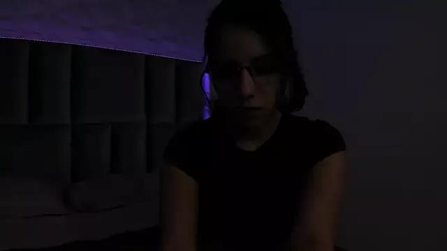 HollyPeach from StripChat is Freechat