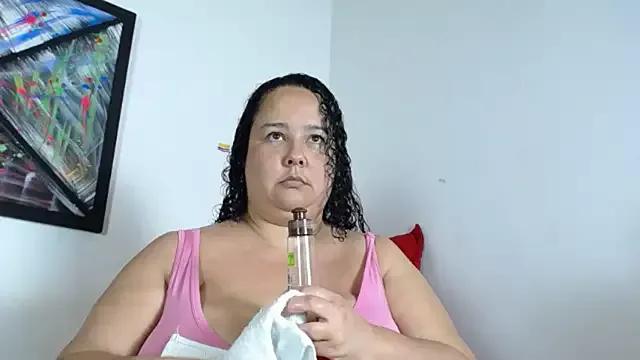 HoneeyPassion from StripChat is Freechat