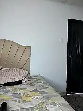 Honeydude_ from StripChat is Freechat