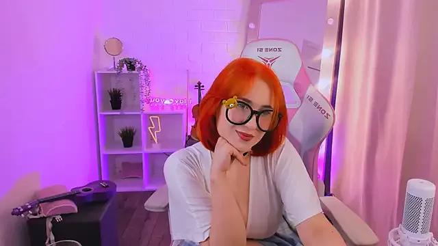 HoneyMoth from StripChat is Freechat