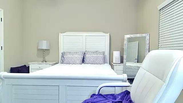 HotTxGilfMaggie from StripChat is Freechat