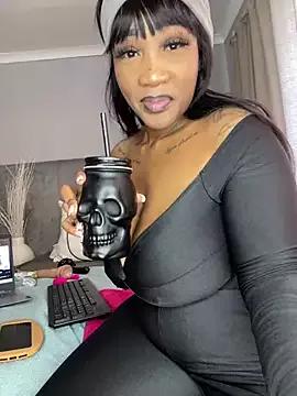 Photos of HugeMassiveBooty from StripChat is Freechat