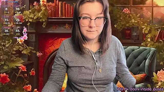 HunnyyLove from StripChat is Freechat