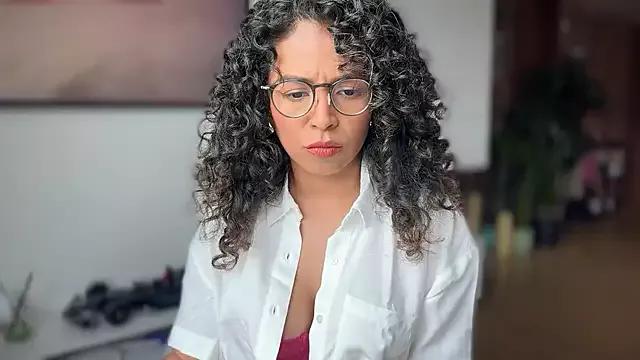 illaroom from StripChat is Freechat