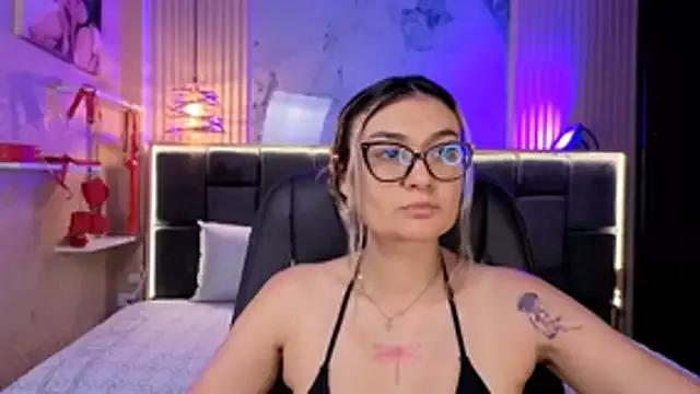 Im-Lola from StripChat is Freechat