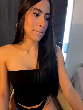 imsaraah from StripChat is Freechat