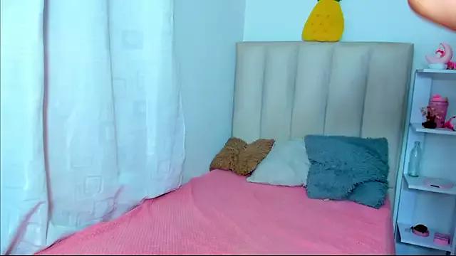 ImSofia222_ from StripChat is Freechat