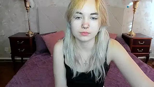 Iriska_mini from StripChat is Freechat